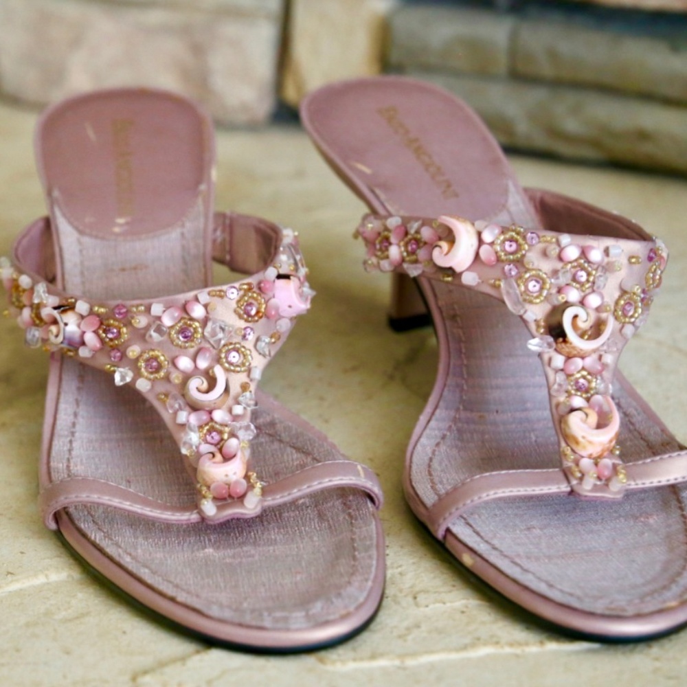 ENZO ANGIOLIONI Pink Sandal Shell Embellished 2"